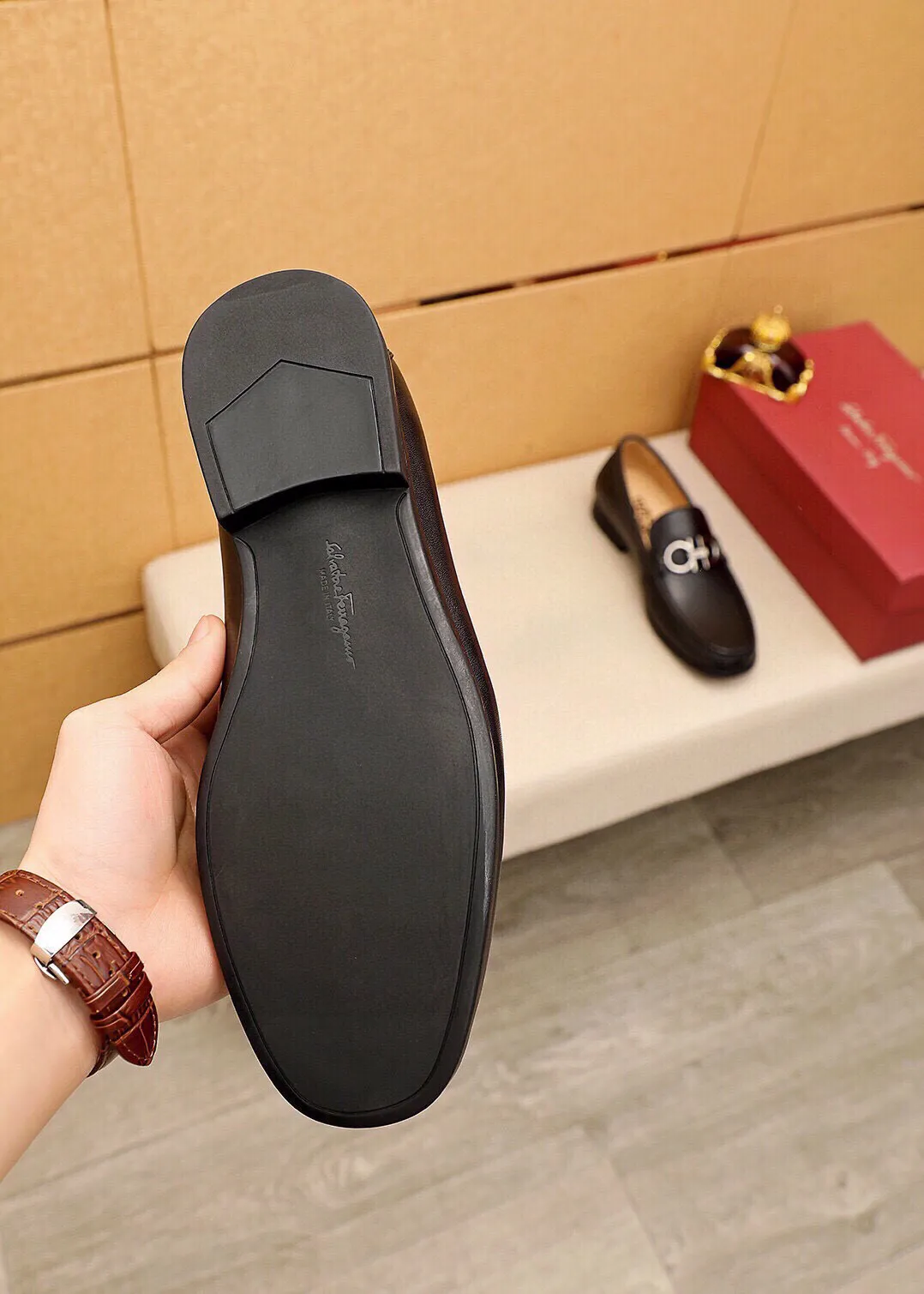 Men's shoes 💰480 💐 Product trademark: Ferragamo "Ferragamo" casual leather shoes Regular size: 38-44 (45🉑️customized) Product materials: Selected imported first-layer calfskin upper + luxury hardware buckle, imported water-dyed cow leather lining. Strong three-dimensional visual effect, original outsole color: 4⃣️seed leather materials available